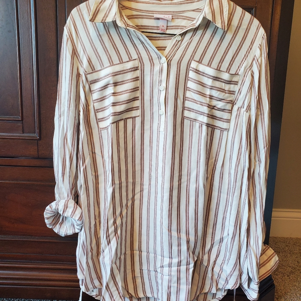 Isabel maternity button up shirt size XL